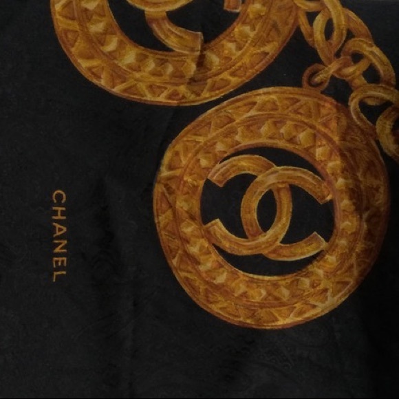 Authentic Chanel vintage scarf - Picture 11 of 11